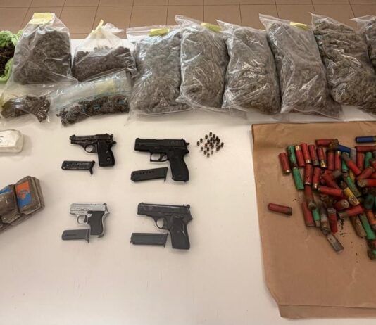 Deposito di droga e armi in un casolare: arrestato 37enne