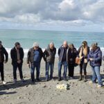 Fiori in mare per i migranti riaffiorati: il gesto della Flai Cgil Calabria ad Amantea