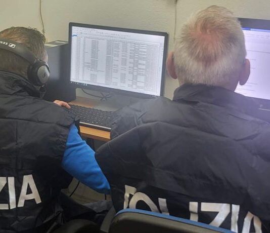 Permessi di soggiorno irregolari e favoreggiamento dell’immigrazione clandestina, dieci persone indagate