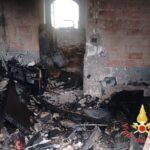 Incendio distrugge abitazione – intervento tempestivo dei Vigili del fuoco, nessun ferito