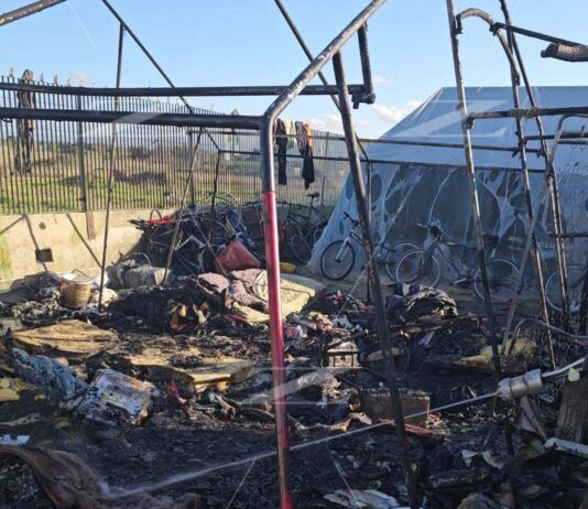 San Ferdinando, incendio nella tendopoli: fiamme da un fornelletto acceso