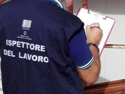 Piana di Gioia Tauro, lavoro nero e sfruttamento: raffica di controlli in aziende e locali