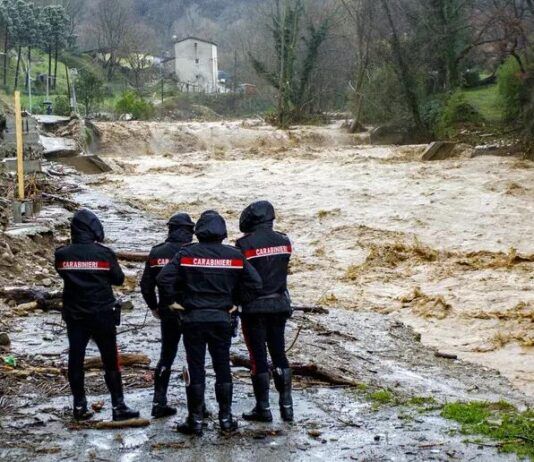Maltempo senza tregua: allerta arancione e nuove frane, scuole chiuse in diversi Comuni