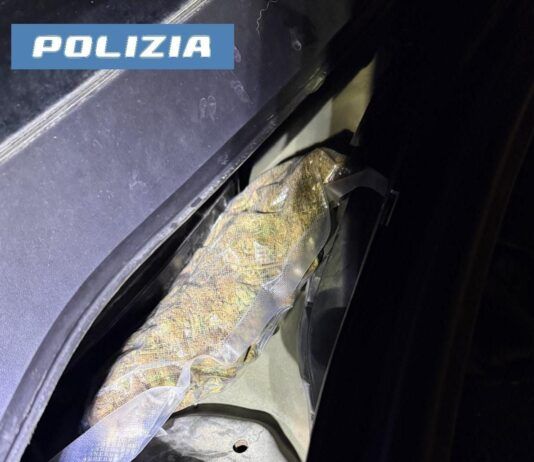 Fermato in autostrada con marijuana e cocaina: arrestato