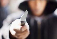 Litiga con i compagni e li minaccia con un coltello, studente delle medie disarmato dagli insegnanti