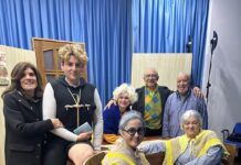 “Le Sorelle Alzheimer”, il teatro che fa sorridere e pensare nell’Ottava di Carnevale della Piana