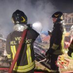 Magazzini agricoli in fiamme, intervento tempestivo dei Vigili del Fuoco evita danni alle abitazioni