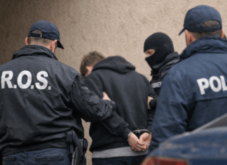 Progettava una strage in una scuola: 17enne arrestato per terrorismo