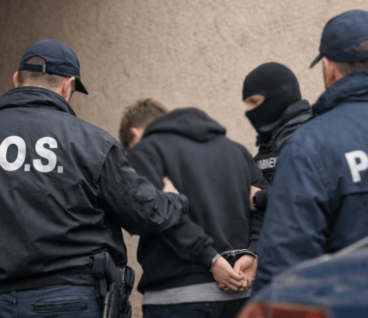 Progettava una strage in una scuola: 17enne arrestato per terrorismo