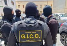 Kalashnikov e tritolo nell’arsenale della ’ndrangheta: tre arresti nella Piana di Gioia Tauro