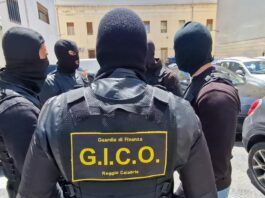 Kalashnikov e tritolo nell’arsenale della ’ndrangheta: tre arresti nella Piana di Gioia Tauro