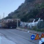 Bagnara, gigantesco masso cade sulla strada Marinella: paura ma nessun ferito