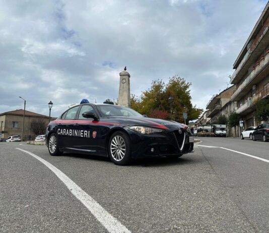 Non si ferma all’Alt dei Carabinieri e fugge per 8 chilometri: arrestato dopo inseguimento