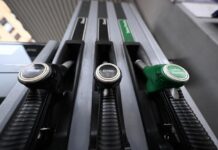 Carburanti alle stelle, gasolio sopra i 2 euro: camionisti pronti allo stop nazionale