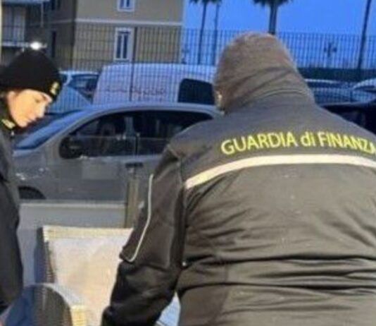 Controlli interforze nei locali della movida: irregolarità e sanzioni in una discoteca