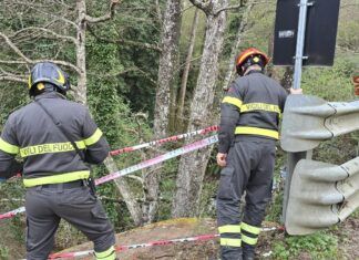 Calabria – Padre e figlio cadono con il monopattino in una scarpata: soccorsi dai Vigili del Fuoco