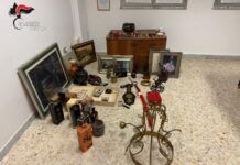 Furto in abitazione nella notte: arrestato, sequestrata anche una katana