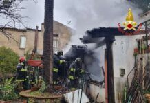 Rogo in un’abitazione: intervento dei Vigili del Fuoco per salvare due persone