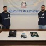 Calabria – Spari in aria davanti a scuola: quattro studenti fermati dalla polizia