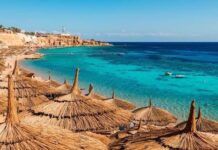 Partono per Sharm e lasciano 5 figli minorenni soli in casa