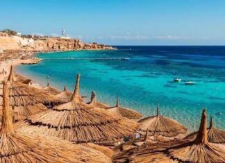 Partono per Sharm e lasciano 5 figli minorenni soli in casa