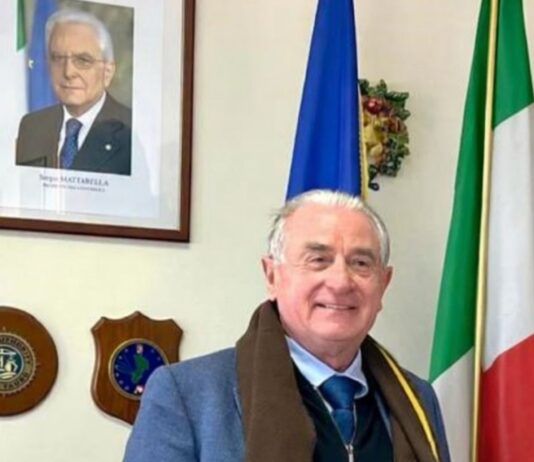 Furti alla scuola e alla chiesa del Bosco di Rosarno, il sindaco Pasquale Cutrì: “Rubare ai bambini è un atto vile e inaccettabile”