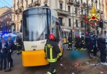 Tram deragliato a Milano: il macchinista al telefono fino a pochi secondi prima dello schianto