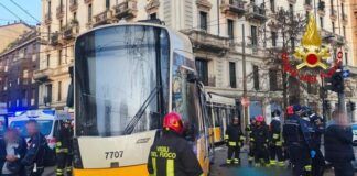 Tram deragliato a Milano: il macchinista al telefono fino a pochi secondi prima dello schianto