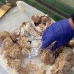 Dolce con sorpresa: cocaina nascosta in un profiteroles, un arresto