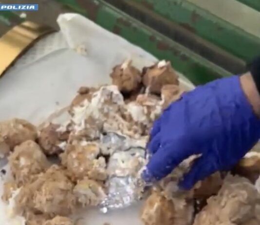 Dolce con sorpresa: cocaina nascosta in un profiteroles, un arresto