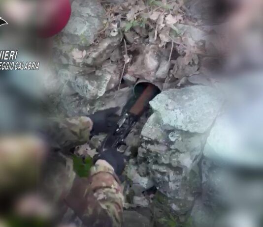 Aspromonte, scoperto arsenale nascosto: fucili e munizioni pronti all’uso