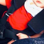 Bambina di sei mesi lasciata in auto sotto il sole: denunciata coppia per abbandono di minore