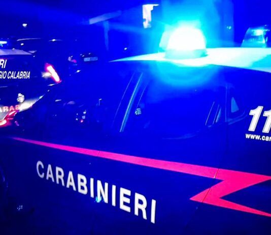 Notte di terrore: aggredisce la moglie con un coltello, salvata dal 112