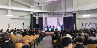 “Quando il silenzio pesa: studenti di Lamezia affrontano violenza, dipendenze e bullismo con il progetto ‘Chiediti se sono felice’”