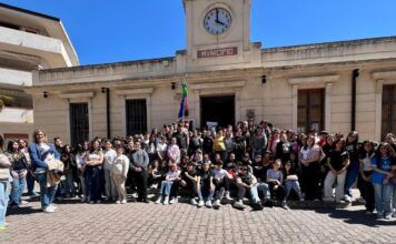 “Come eri vestita”: una mostra per educare al rispetto e dire no alla violenza sulle donne