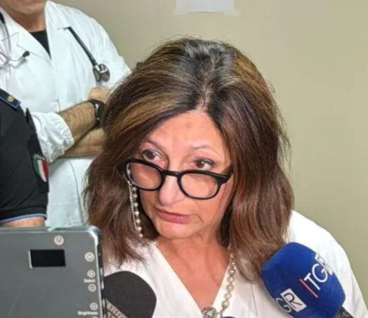 Catanzaro, bimba lanciata dal terzo piano: condizioni critiche ma stabilizzate