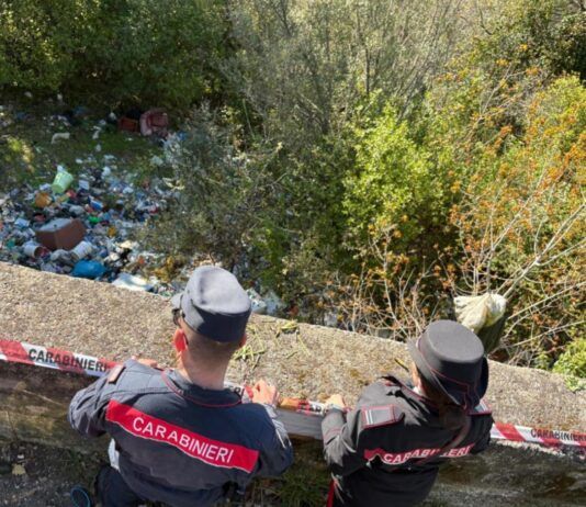 Carabinieri scoprono discarica abusiva: sequestrata area con rifiuti speciali