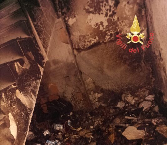 Incendio in abitazione: paura nella notte, salvate cinque persone