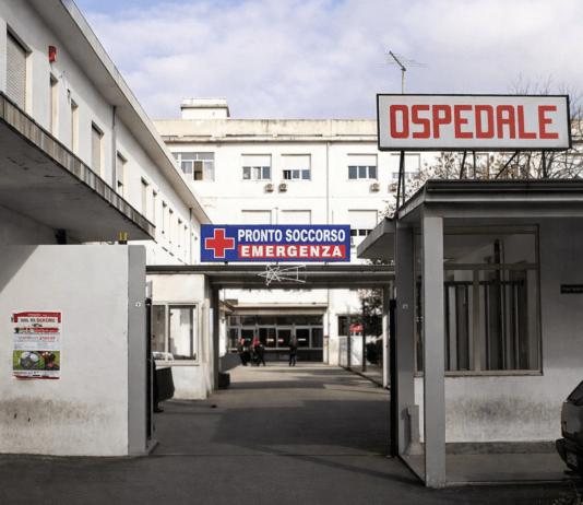Tragedia all’ospedale Jazzolino di Vibo Valentia: uomo si lancia dalla finestra del reparto Medicina