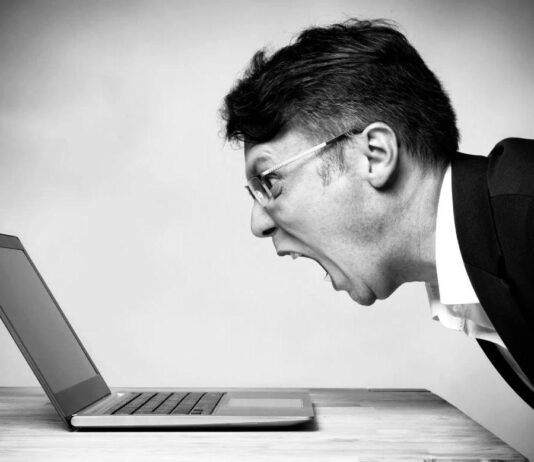 Il business dell’indignazione online: dal rage bait ai post ‘Amen e condividi’ – quando i Creator guadagnano grazie all’ingenuità del pubblico