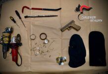 Ricettazione e possesso di attrezzi da scasso: fermate due persone