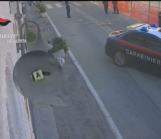 Spari in pieno centro: arrestato 33enne per tentato omicidio