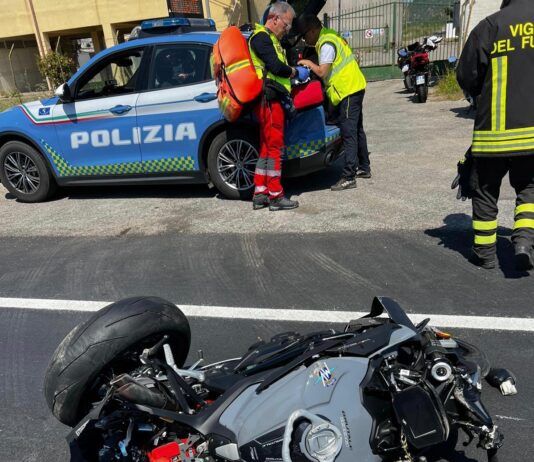 Grave incidente in moto: un morto e un ferito