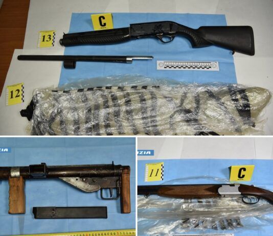 Armi clandestine e fucili modificati nascosti in un alloggio popolare: sequestro della Polizia