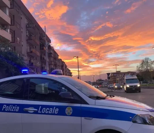 Fugge all’alt della Polizia locale: fermato dopo un inseguimento un 16enne senza patente