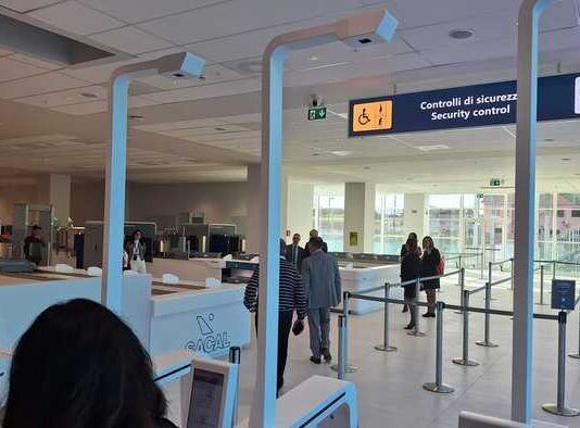 Inaugurata la nuova area partenze dell’Aeroporto dello Stretto a Reggio Calabria: terminal moderno e operativo in dieci mesi