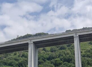 Si lancia dal ponte di Pizzo sull’A2: morto un 46enne