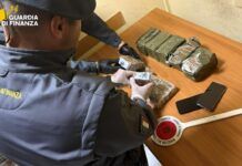 Traffico di droga sulla SS18: sequestrati oltre 8 kg di hashish, arrestato un corriere
