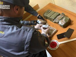 Traffico di droga sulla SS18: sequestrati oltre 8 kg di hashish, arrestato un corriere