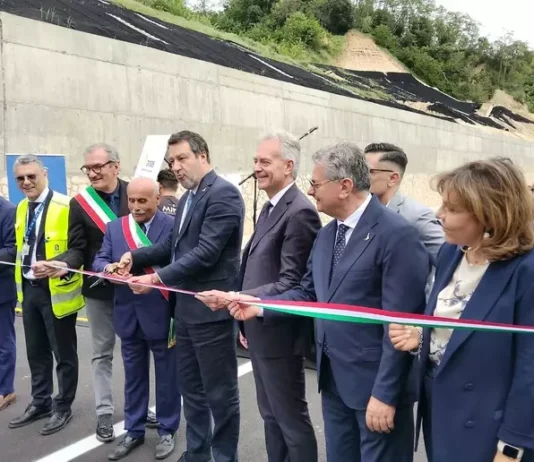 Trasversale delle Serre, Salvini inaugura nuovo tratto: “Opera attesa dal 1966, cambierà la Calabria”